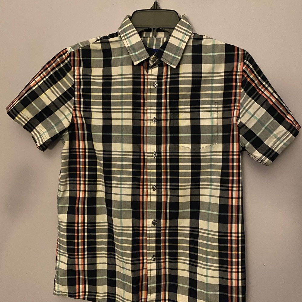 Simply Styled Black and White Casual Button Down Shirt
